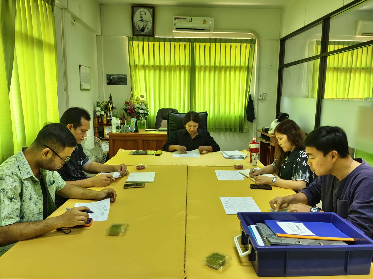 สพอ.น้ำปาด ประชุมคณะกรรมการตรวจสอบข้อเท็จจริงโครงการแก้ไขปัญหาความยากจน (กข.คจ.) 