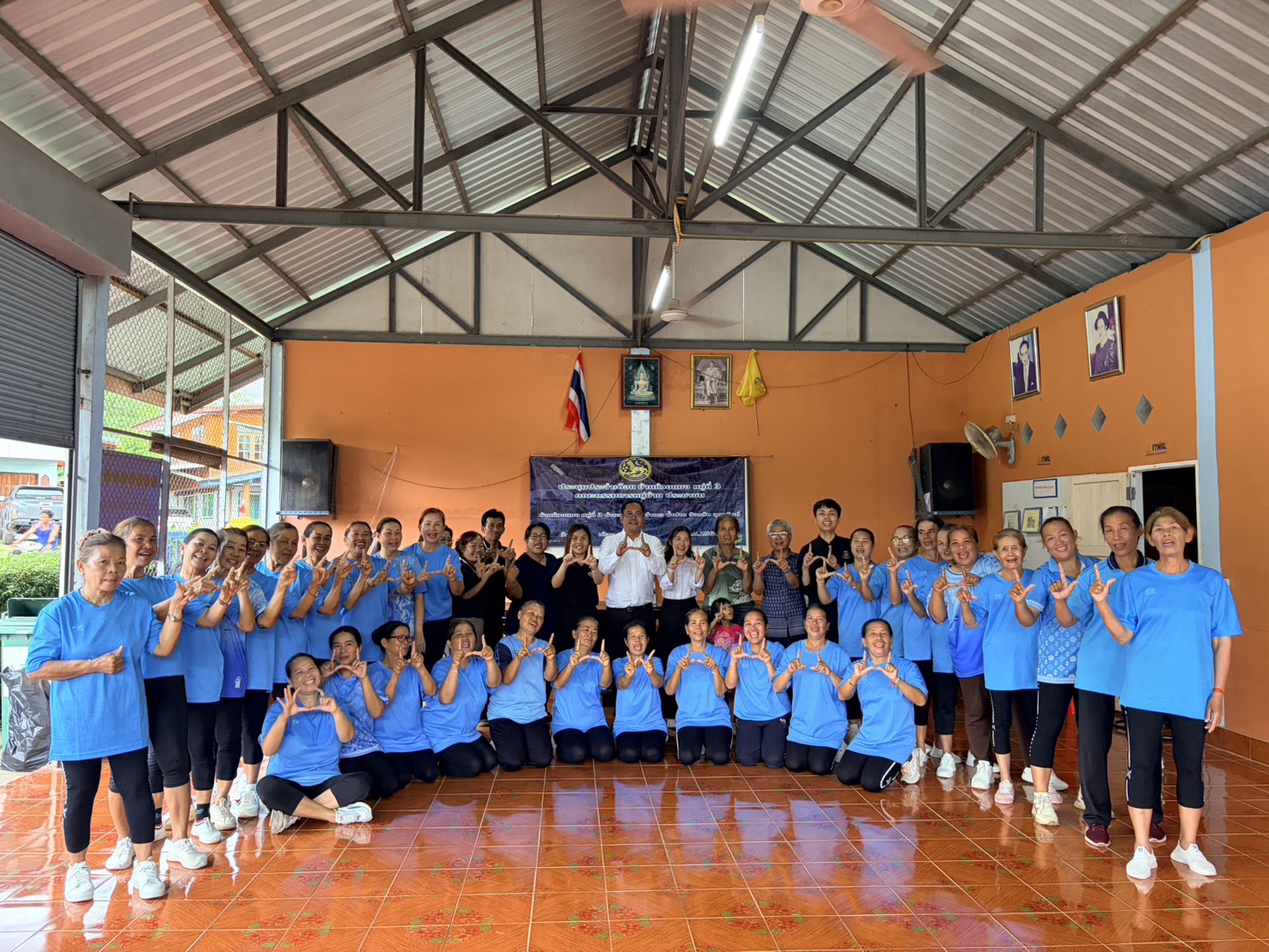 อำเภอน้ำปาด นำทีมสตรีตำบลน้ำไคร้ ซ้อมรำเฉลิมฉลอง 111 ปี จังหวัดอุตรดิตถ์