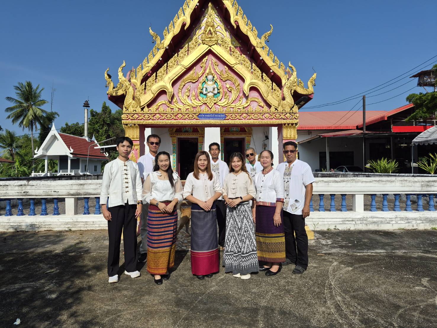 สพอ.น้ำปาด ร่วมกิจกรรมทำบุญตักบาตร ตามโครงการ "นายอำเภอพาเข้าวัด ประจำปี 2569" ณ วัดศรีสะอาดโพธิ์ชัย หมู่ 1 ตำบลบ้านฝาย อำเภอน้ำปาด 
