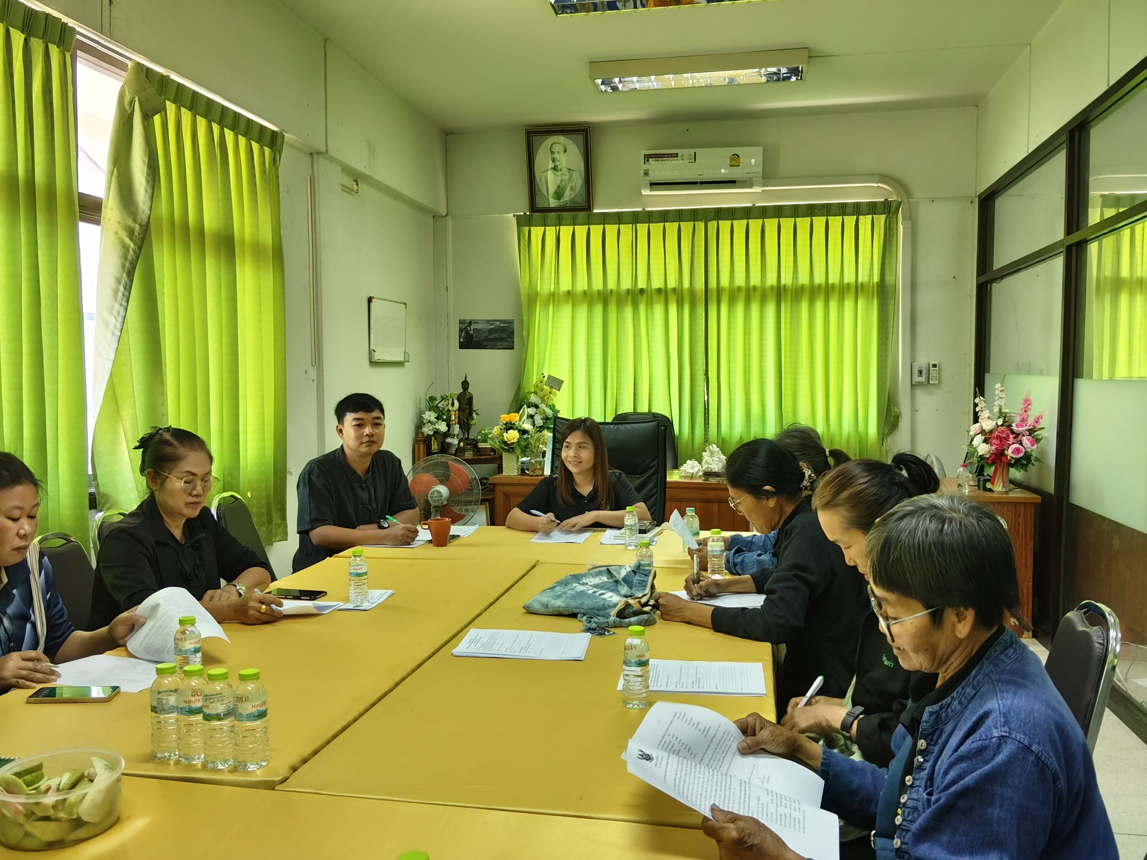 สพอ.น้ำปาด จัดประชุมคณะกรรมการขับเคลื่อนศูนย์เรียนรู้การพัฒนาคุณภาพชีวิตตามหลักทฤษฏีใหม่ ประยุกต์สู่ "โคก หนอง นา" ระดับอำเภอน้ำปาด